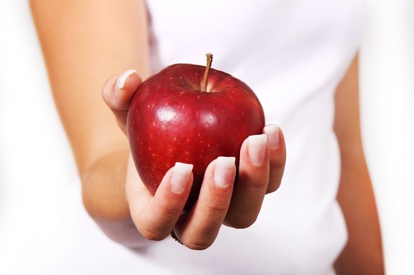 Eating Apple at Night: Unveiling Benefits, Myths, and Effects Explained