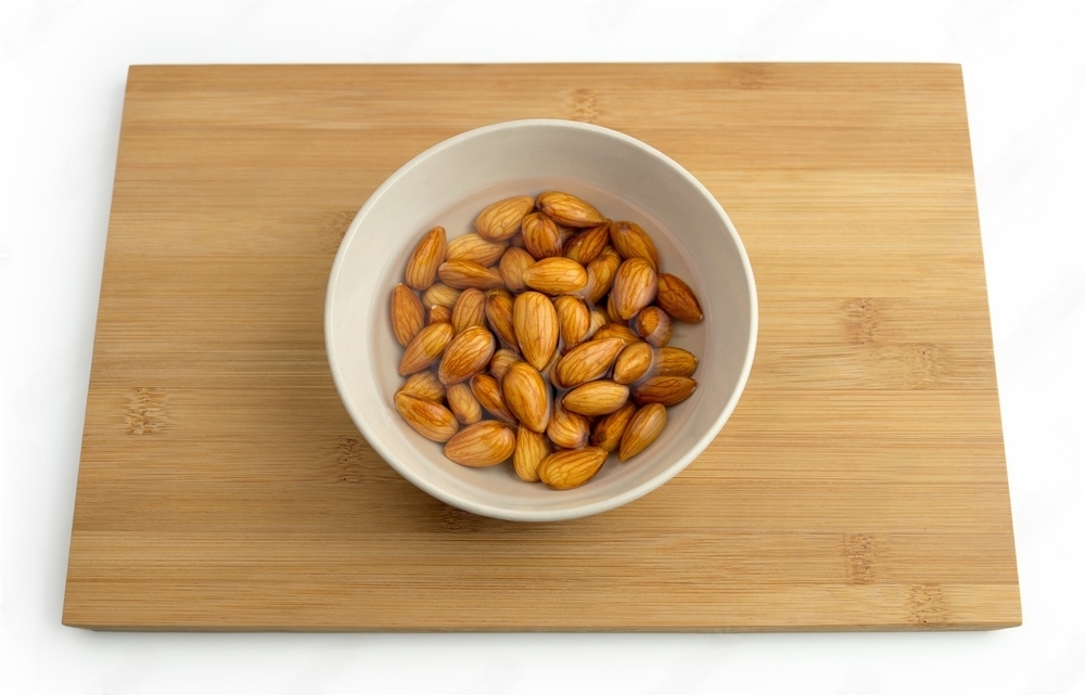 Benefits Of Eating Soaked Almonds Empty Stomach